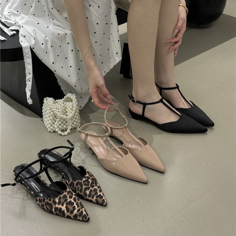 Womens Pointed Toe T-Strap Kit - огляд і ціна Women Shoes Sandals